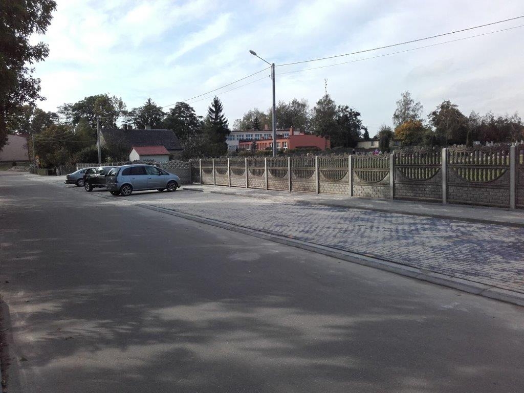 Parking wykonany z kostki brukowej